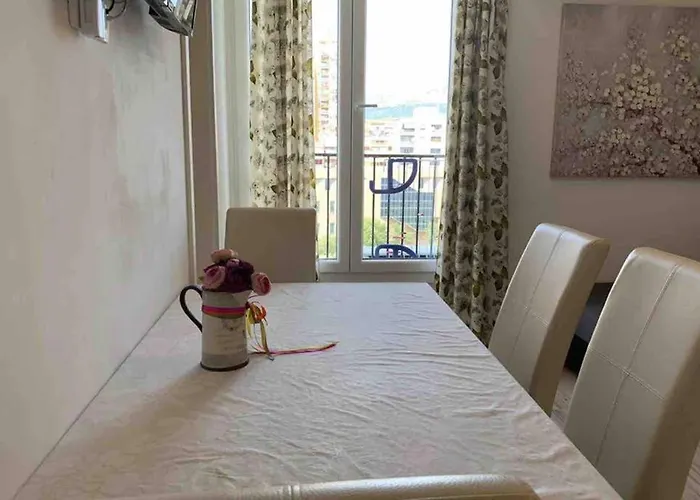 Sweet Peppermint View Split